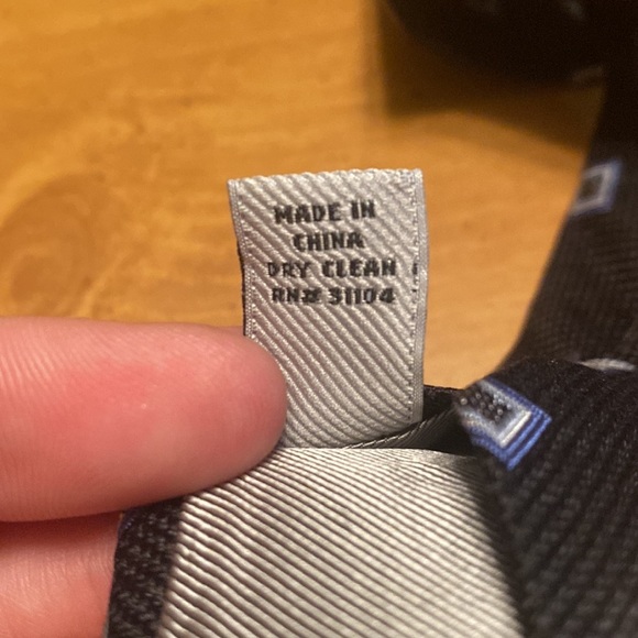 Vintage W.H. Belk Men’s Black Blue Square 100% Silk Neck Tie - Picture 7 of 7